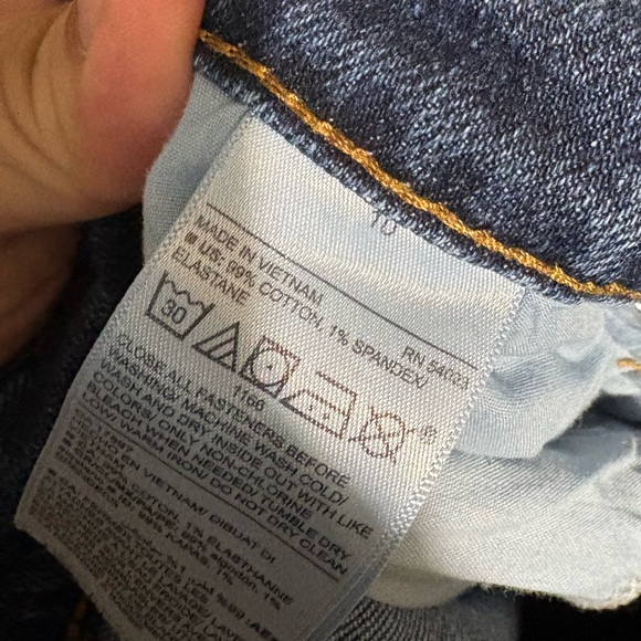 Old Navy Mid rise Boyfriend Jeans - Picture 5 of 5